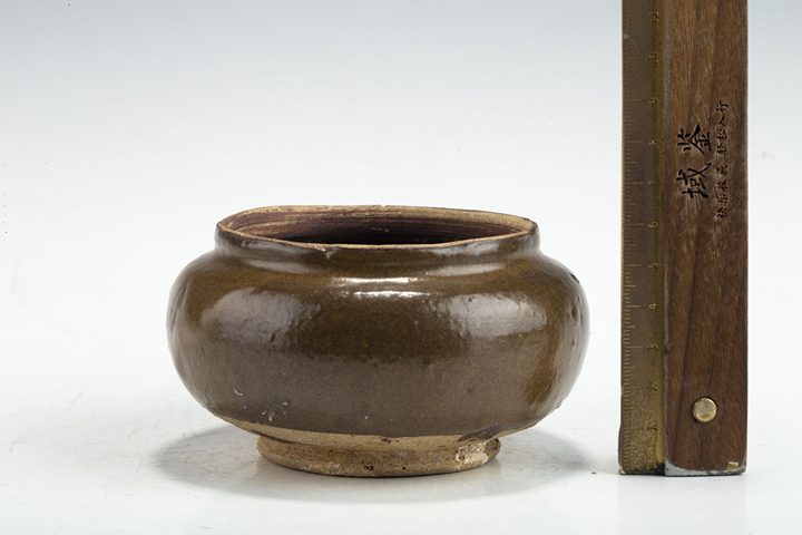 古玩陶瓷明以前·茶葉末釉水盂真品鑒賞圖