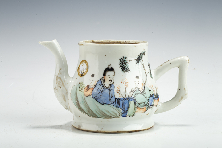 古玩陶瓷民國·淺絳彩人物故事紋壺
真品鑒賞圖