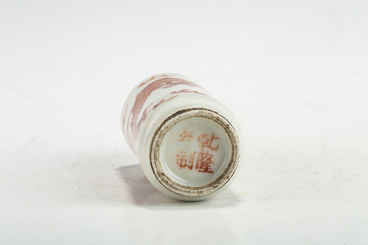 古玩陶瓷清晚·礬紅龍紋鼻煙壺真品鑒賞圖