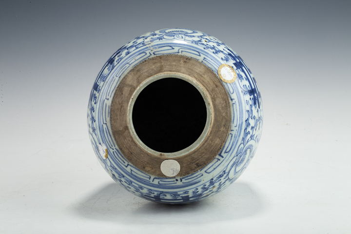 古玩陶瓷清中·青花纏枝喜字紋罐
真品鑒賞圖