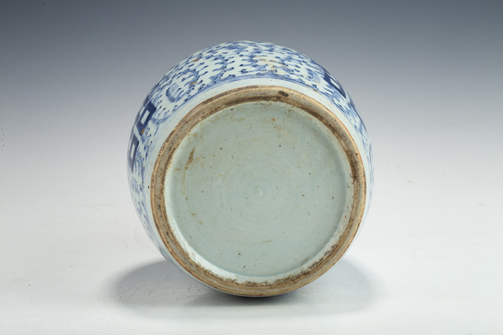 古玩陶瓷清中·青花纏枝喜字紋罐
真品鑒賞圖