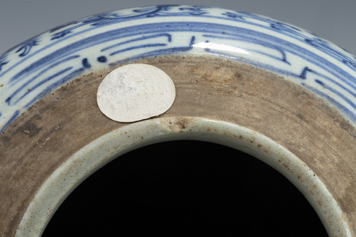 古玩陶瓷清中·青花纏枝喜字紋罐
真品鑒賞圖