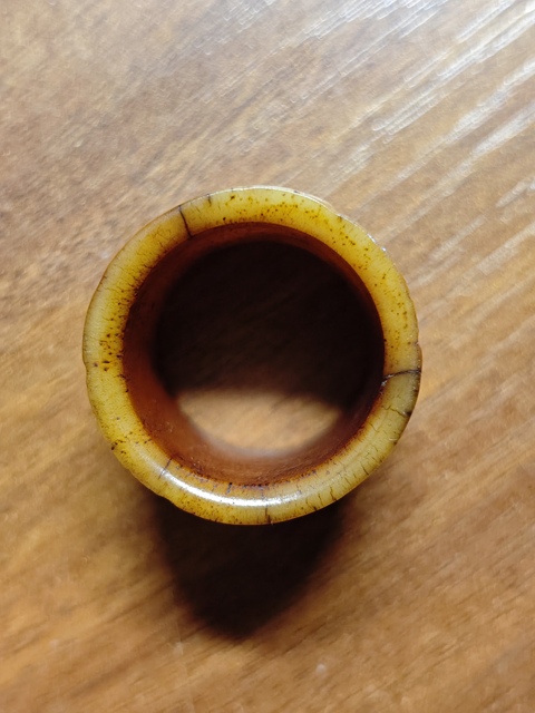 古玩字畫骨質陽雕班指真品鑒賞圖