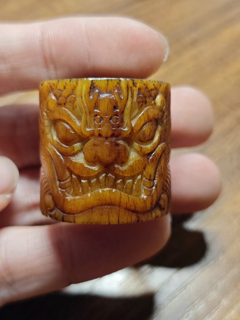 古玩字畫骨質陽雕班指真品鑒賞圖