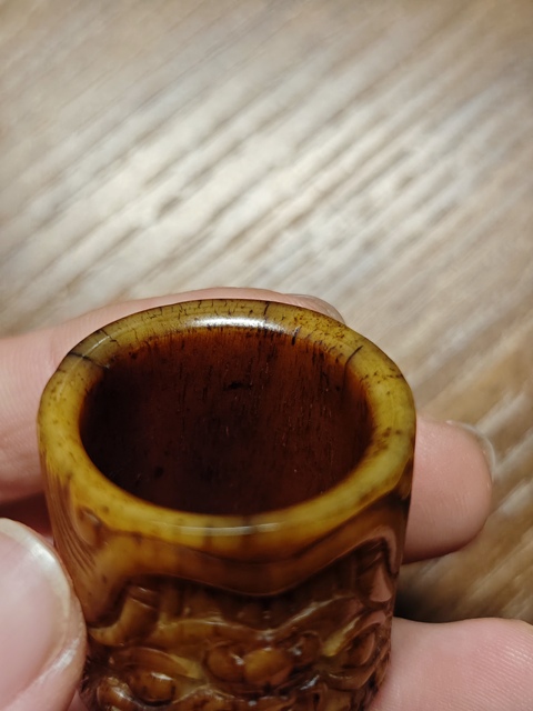 古玩字畫骨質陽雕班指真品鑒賞圖