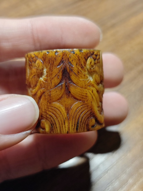 古玩字畫骨質陽雕班指真品鑒賞圖