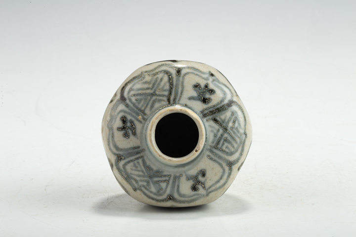 古玩陶瓷明晚·青花花卉紋水盂
真品鑒賞圖