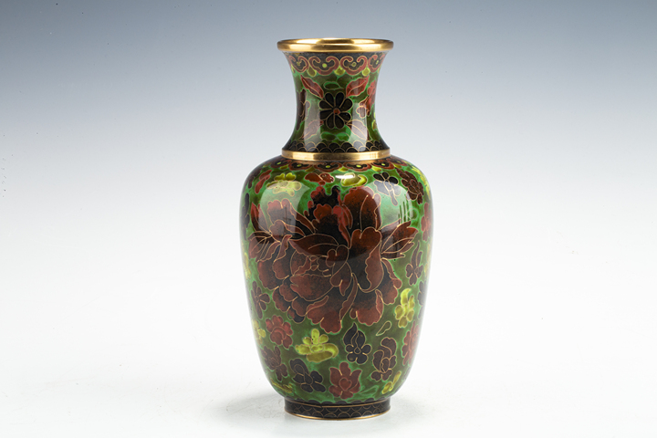 古玩陶瓷創(chuàng)匯·銅胎掐絲琺瑯花卉紋瓶
真品鑒賞圖