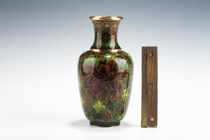 古玩陶瓷創(chuàng)匯·銅胎掐絲琺瑯花卉紋瓶
真品鑒賞圖