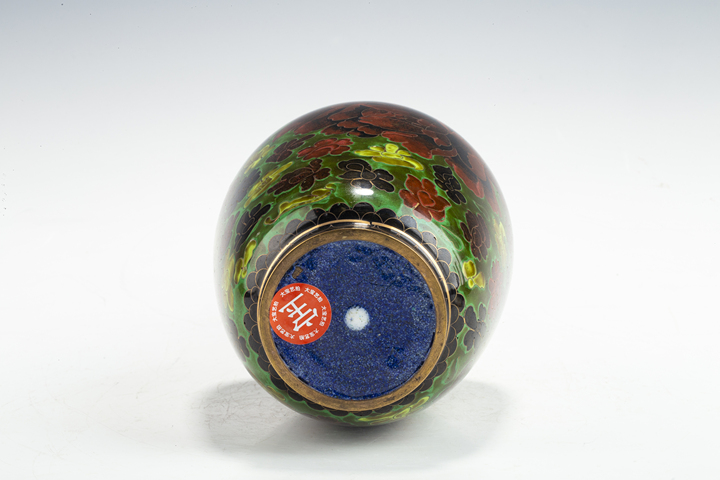 古玩陶瓷創(chuàng)匯·銅胎掐絲琺瑯花卉紋瓶
真品鑒賞圖