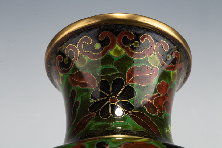 古玩陶瓷創(chuàng)匯·銅胎掐絲琺瑯花卉紋瓶
真品鑒賞圖