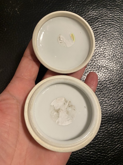 古玩陶瓷粉彩蝴蝶花卉紋印盒真品鑒賞圖