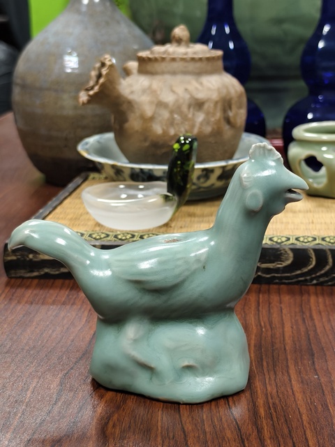 古玩陶瓷龍泉窯青釉水滴真品鑒賞圖