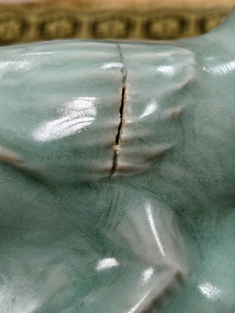 古玩陶瓷龍泉窯青釉水滴真品鑒賞圖