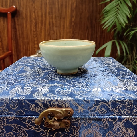 古玩陶瓷龍泉窯青釉杯真品鑒賞圖