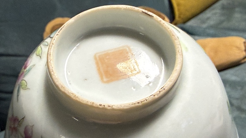 古玩陶瓷清同治粉彩花鳥紋蓋碗真品鑒賞圖