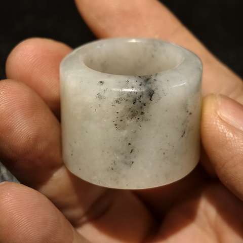 古玩玉器和田玉雕“素紋扳指”真品鑒賞圖