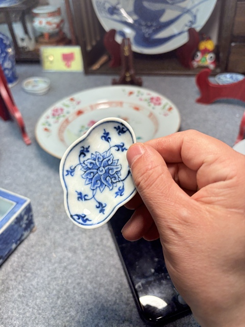 古玩陶瓷晚清青花海棠碟真品鑒賞圖