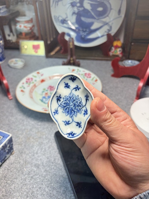 古玩陶瓷晚清青花海棠碟真品鑒賞圖