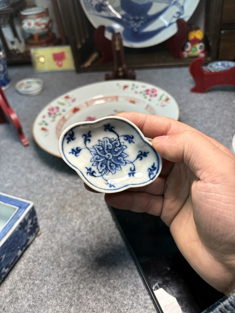 古玩陶瓷晚清青花海棠碟真品鑒賞圖