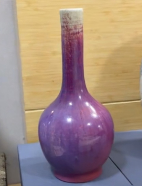 古玩陶瓷窯變紅釉長頸瓶真品鑒賞圖