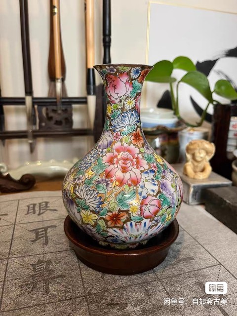 古玩陶瓷金地百花紋賞瓶真品鑒賞圖