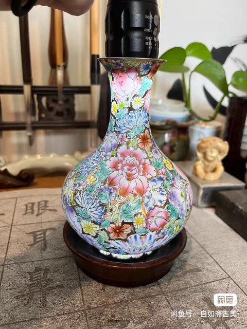 古玩陶瓷金地百花紋賞瓶真品鑒賞圖