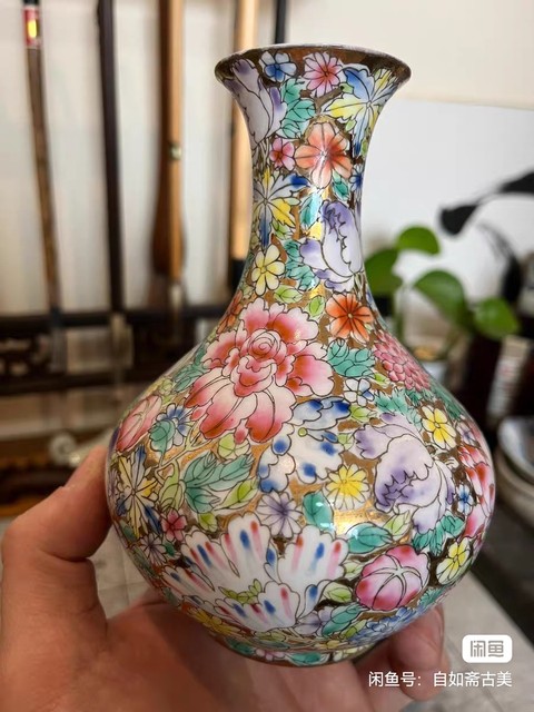 古玩陶瓷金地百花紋賞瓶真品鑒賞圖