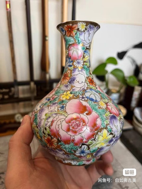 古玩陶瓷金地百花紋賞瓶真品鑒賞圖