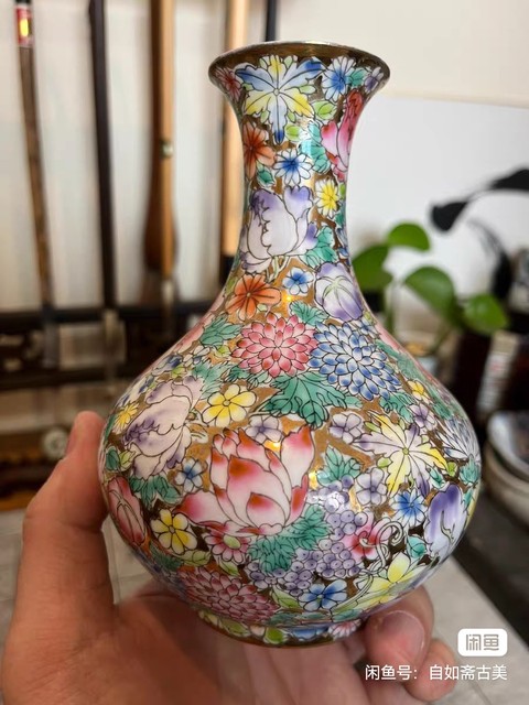 古玩陶瓷金地百花紋賞瓶真品鑒賞圖