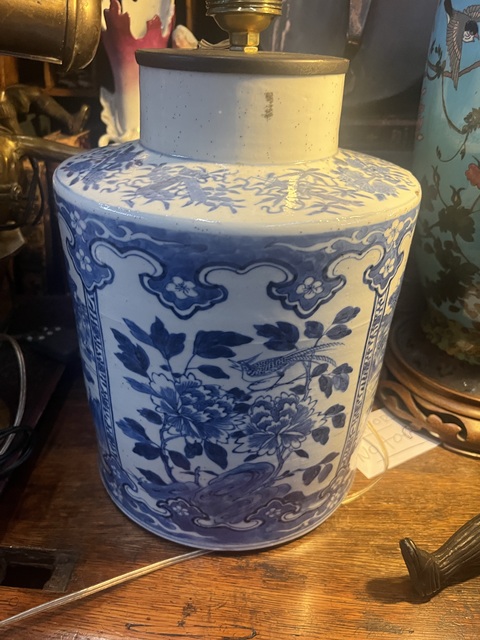 古玩陶瓷青花暗八仙如意披肩錦雞牡丹狩獵圖大茶葉罐真品鑒賞圖