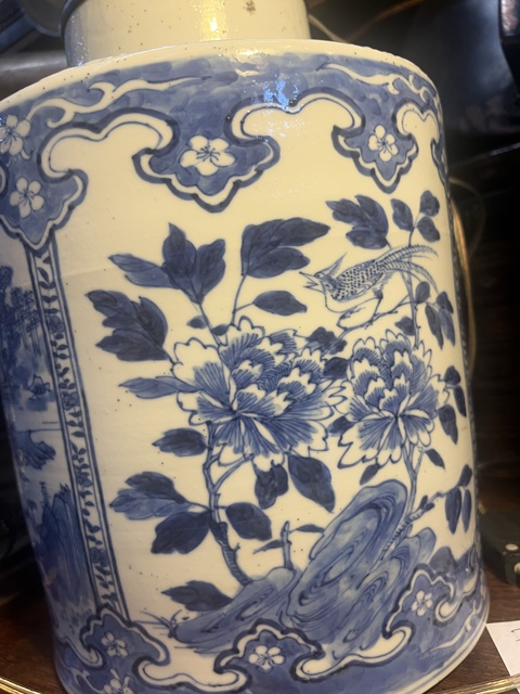 古玩陶瓷青花暗八仙如意披肩錦雞牡丹狩獵圖大茶葉罐真品鑒賞圖