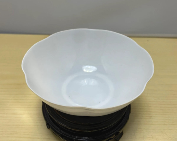古玩陶瓷白釉葵口碗真品鑒賞圖