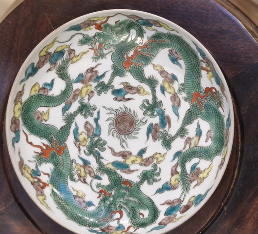 古玩陶瓷五彩龍紋盤真品鑒賞圖