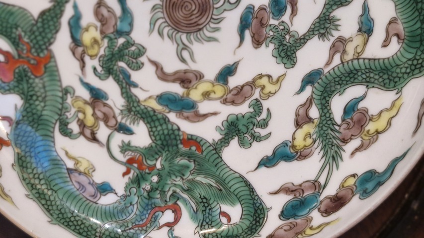 古玩陶瓷五彩龍紋盤真品鑒賞圖