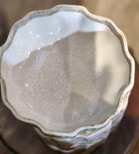 古玩陶瓷花卉紋粉彩花口蓋罐真品鑒賞圖