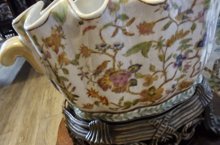 古玩陶瓷哥釉粉彩花卉紋花口盤真品鑒賞圖