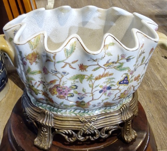 古玩陶瓷哥釉粉彩花卉紋花口盤真品鑒賞圖