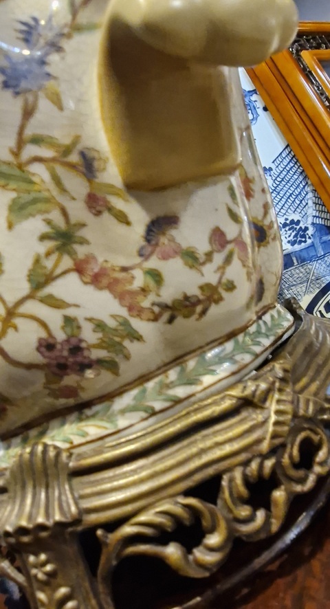 古玩陶瓷哥釉粉彩花卉紋花口盤真品鑒賞圖