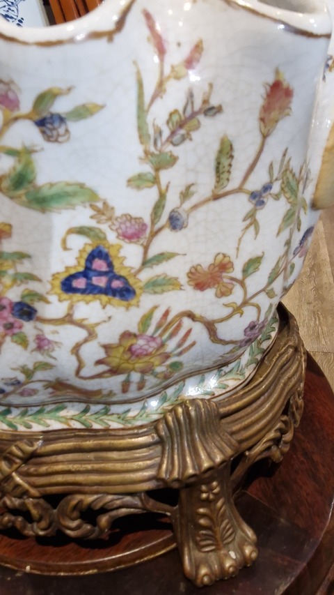 古玩陶瓷哥釉粉彩花卉紋花口盤真品鑒賞圖