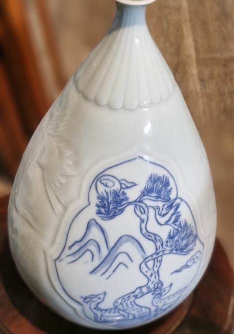 古玩陶瓷日本大正青花鶴紋撇口瓶真品鑒賞圖