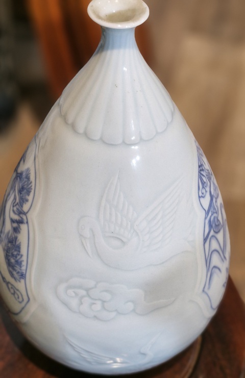 古玩陶瓷日本大正青花鶴紋撇口瓶真品鑒賞圖