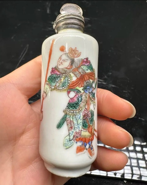 古玩陶瓷粉彩無雙譜人物鼻煙壺真品鑒賞圖