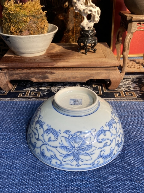 古玩陶瓷青花淡描花卉紋碗真品鑒賞圖