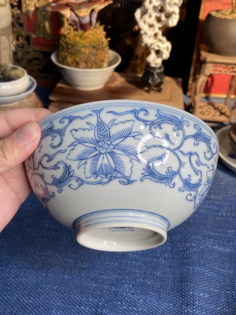古玩陶瓷青花淡描花卉紋碗真品鑒賞圖