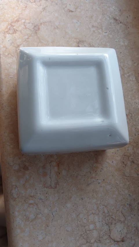 古玩陶瓷白釉四方蓋盒真品鑒賞圖