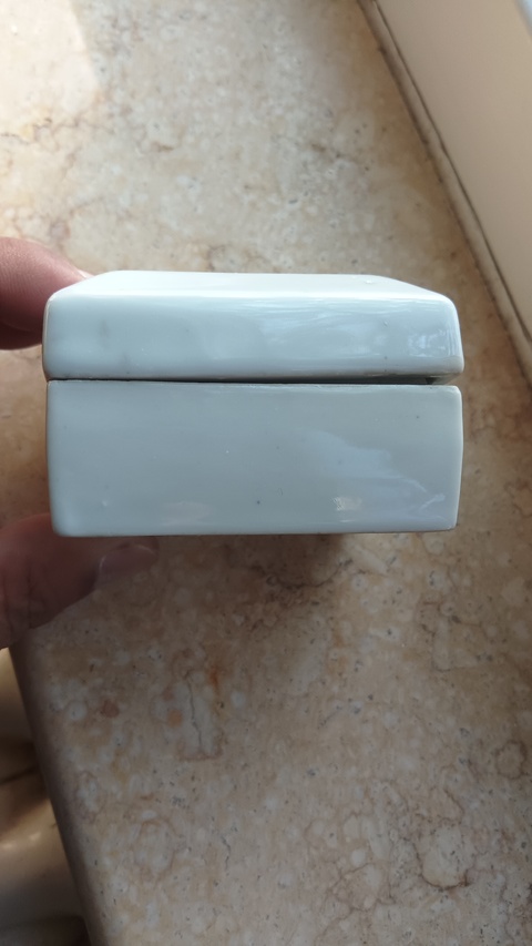 古玩陶瓷白釉四方蓋盒真品鑒賞圖