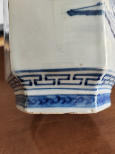 古玩陶瓷青花山水人物紋六方瓶，注意一下品相真品鑒賞圖