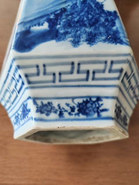 古玩陶瓷青花山水人物紋六方瓶，注意一下品相真品鑒賞圖