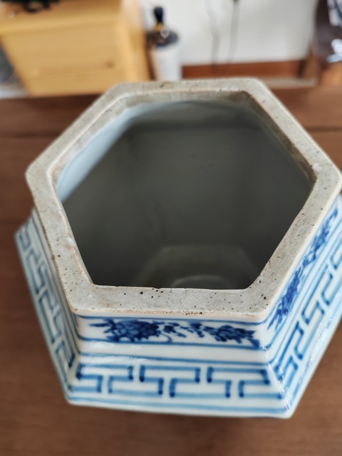 古玩陶瓷青花山水人物紋六方瓶，注意一下品相真品鑒賞圖